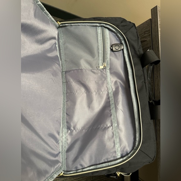 Laptop bag/briefcase with gold accents - Picture 3 of 5